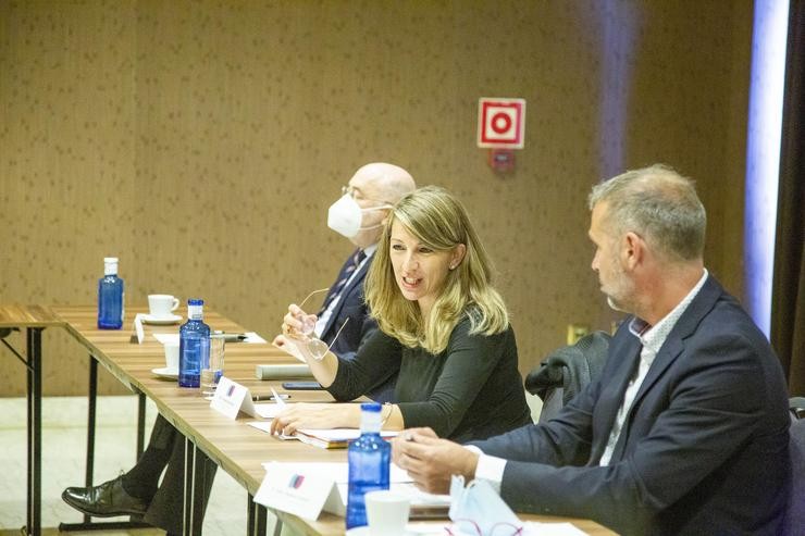 A ministra de Traballo e Economía Social, Yolanda Díaz, nunha reunión co Foro pola Economía Social Galega.. MINISTERIO DE TRABALLO / Europa Press