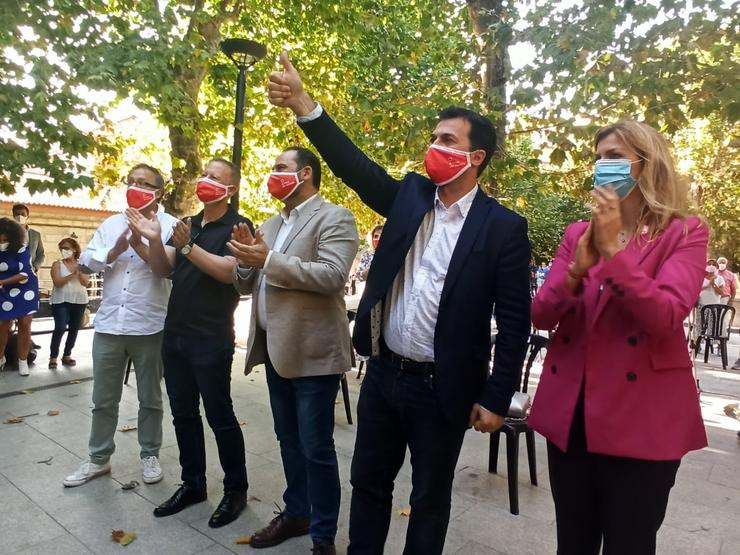 O ministro de Transportes, José Luís Ábalos, e o candidato do PSdeG á Presidencia da Xunta, Gonzalo Caballero, nun mitin en Ourense 