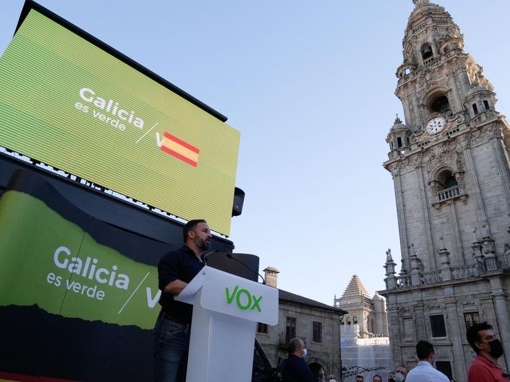 O presidente de Vox, Santiago Abascal, durante un acto electoral de Vox en Santiago de Compostela  