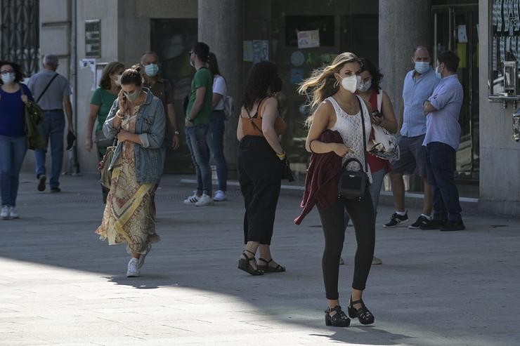 Ambiente nas rúas da Coruña tras a prohibición de fumar sen distancia de seguridade. M. Dylan - Europa Press 