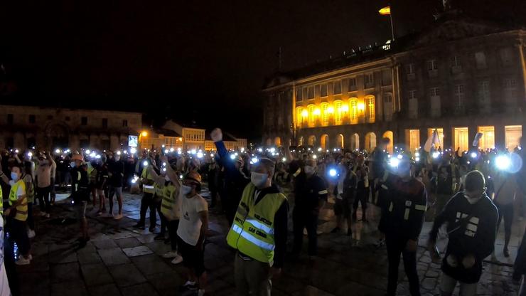 Traballadores de Alcoa durante unha protesta nocturna na praza do Obradoiro de Santiago. COMITÉ DE EMPRESA DE ALCOA / Europa Press