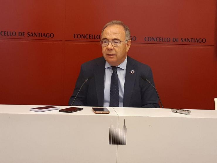 O alcalde de Santiago, Xosé Sánchez Bugallo, na rolda de prensa. CONCELLO DE SANTIAGO / Europa Press