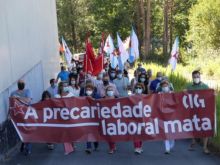 Sindicalistas protestan por un dos accidentes laborais rexistrados no Porriño. CIG