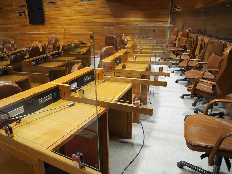 Biombos do Parlamento de Galicia situadas para separar os escanos dos deputados no hemiciclo galego no XI Lexislatura. PARLAMENTO DE GALICIA