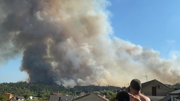 Incendio en Toén / Maruxa Suárez, @maruskasuarez en Twitter.