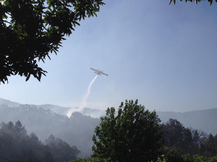 Hidroavión nun incendio en Galicia / Europa Press