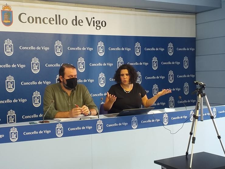 Os concelleiros de Marea de Vigo, Rubén Pérez Correa  e Oriana Méndez.