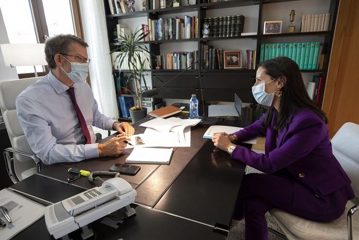 O presidente da Xunta, Alberto Núñez Feijóo, coa alcaldesa de Bande, Sandra Quintas 
