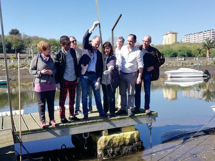 Unha visita de Ana Miranda, portavoz do BNG en Europa, á Ría do Burgo. BNG 