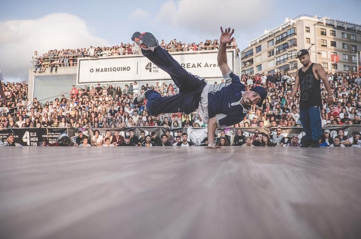 Exhibición de break dance durante a celebración do festival de cultura urbana. O MARISQUIÑO