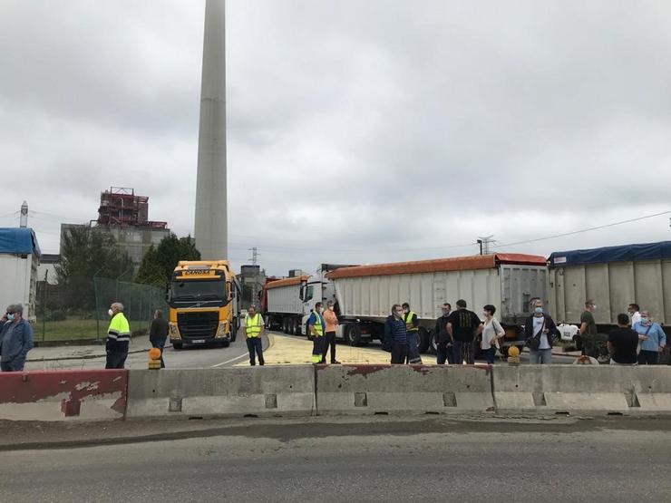 Concentración ante a térmica das Pontes 