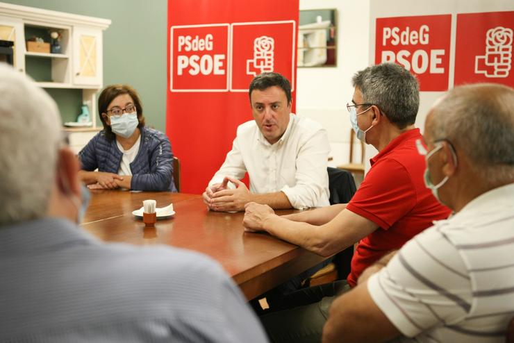 O candidato á Secretaría Xeral do PSdeG Valentín González Formoso reúnese con militantes na Guarda (Pontevedra).. CANDIDATURA DE GONZÁLEZ FORMOSO / Europa Press