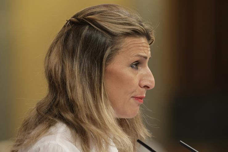 A vicepresidenta segunda do Goberno e ministra de Traballo, Yolanda Díaz, intervén nunha sesión plenaria no Congreso dos Deputados, a 14 de outubro de 2021, en Madrid, (España). O pleno ten como obxecto abordar a lei de Liberdade Sexual, que. Eduardo Parra - Europa Press / Europa Press