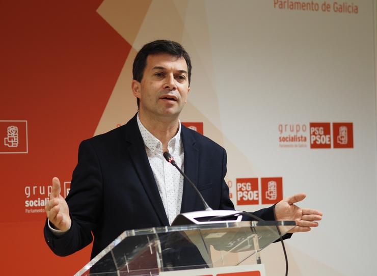 Gonzalo Caballero en rolda de prensa no Parlamento. PSDEG 