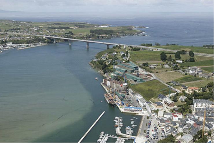 Estaleiros Gondán na ría de Ribadeo.