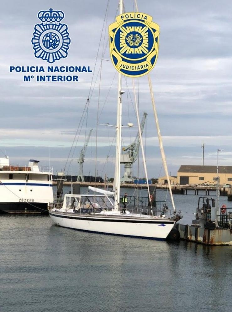 Imaxe dun veleiro intervido no Atlántico con 5.200 quilos de cocaína. POLICÍA NACIONAL