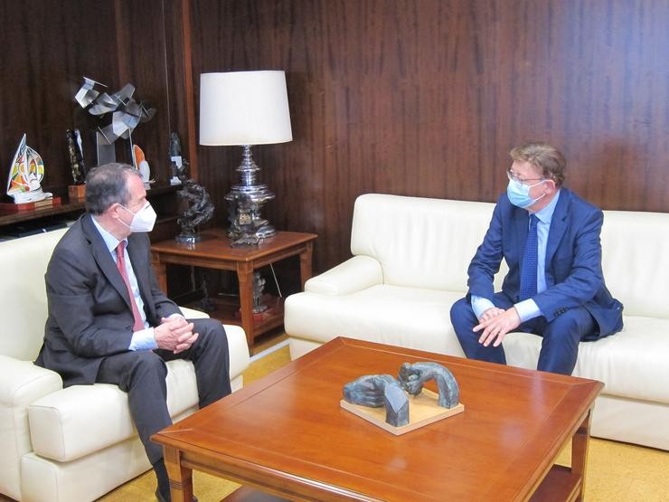 O alcalde de Vigo, Abel Caballero, e o presidente da Generalitat Valenciana, Ximo Puig, nun encontro institucional no Concello olívico, a 1 de outubro de 2021. / Europa Press