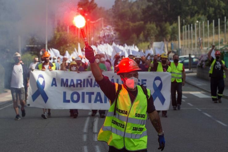 Traballadores de Alcoa maniféstanse para defender o futuro da fábrica de aluminio en San Cibrao, a 19 de xullo de 2021, en San Cibrao, Cervo Lugo 