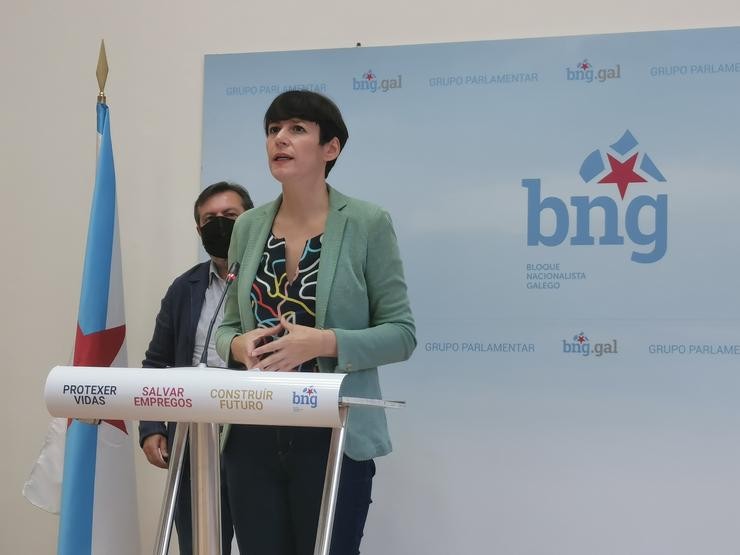 A portavoz nacional do BNG, Ana Pontón, en rolda de prensa acompañada do deputado no Parlamento de Galicia Luís Bará.. BNG