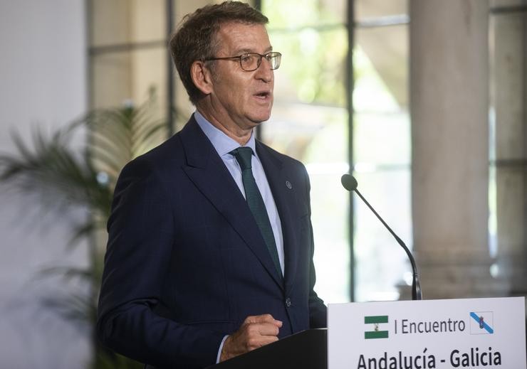 O presidente da Xunta de Galicia, Alberto Núñez Feijóo, comparece ante os medios no I Atopo Andalucía-Galicia. A 22 de outubro de 2021, en Sevilla (Andalucía, España).. María José López - Europa Press 