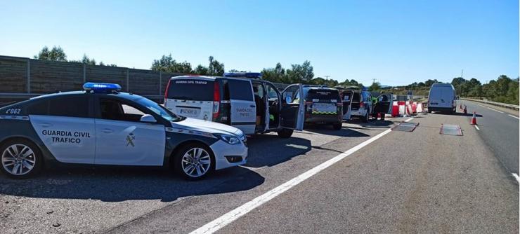 Control de transportes do Subsector de Tráfico de Ourense na A-52.. GARDA CIVIL / Europa Press