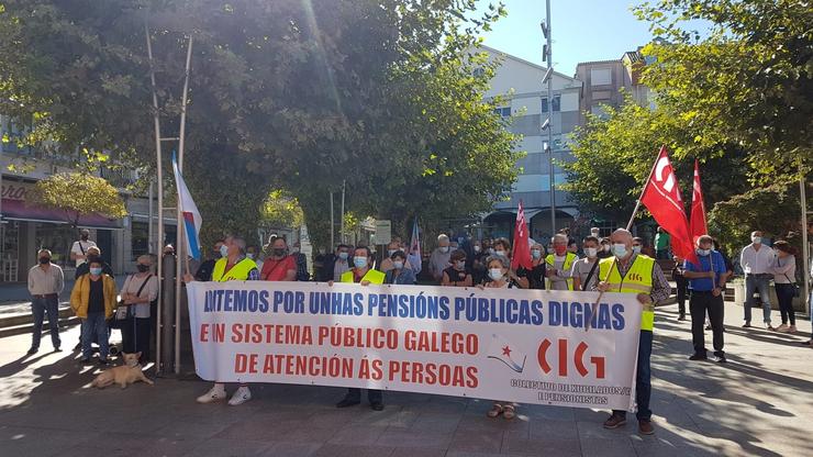 Pensionistas e xubilados durante a mobilización celebrada en Bueu (Pontevedra). CIG / Europa Press
