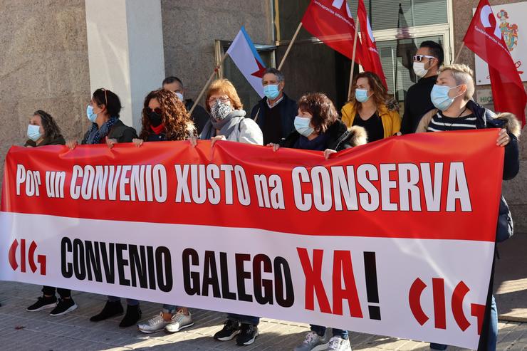 Persoal de conserveiras mobilízase para reclamar un convenio colectivo digno 