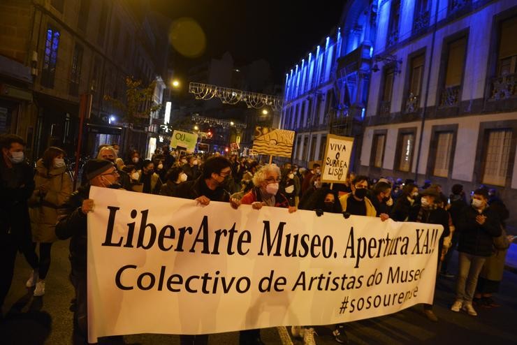 Varias persoas participan nunha manifestación para protestar contra a situación da cidade, ante a Subdelegación do Goberno, a 18 de novembro de 2021, en Ourense.. Rosa Veiga - Europa Press / Europa Press