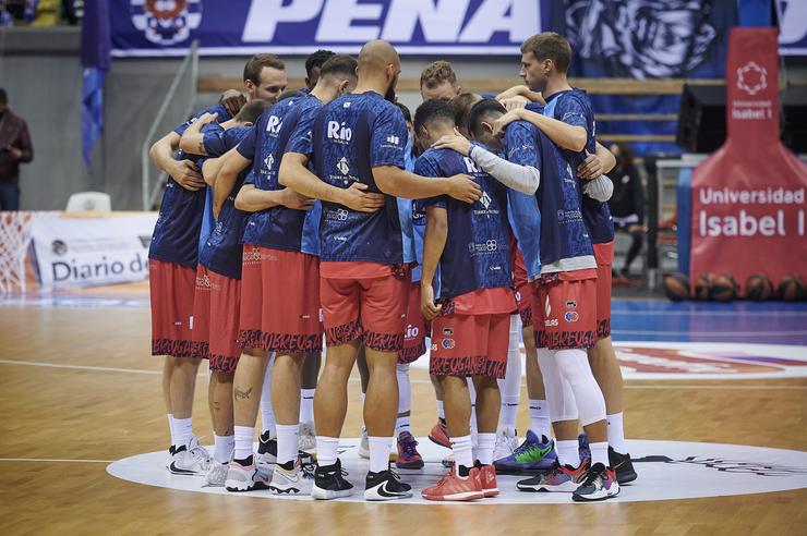 Arquivo - Os xogadores do Río Breogán fai un círculo antes de empezar o seu último partido. ACB MEDIA - Arquivo 