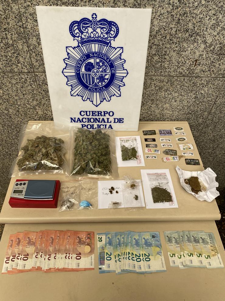 Efectos intervidos pola Policía Nacional no marco da 'Operación Lucas' con tres detidos en Ourense.. POLICÍA NACIONAL 