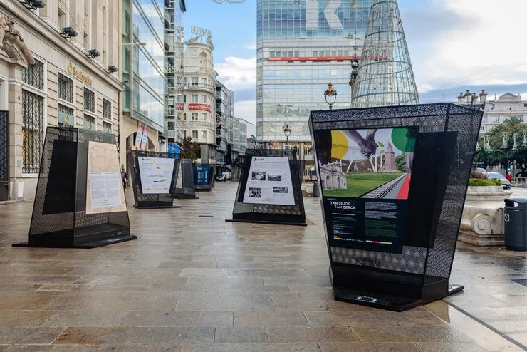 Exposición na Coruña sobre a alta velocidade. ADIF 