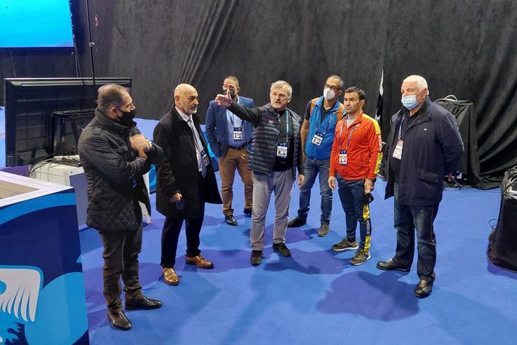 Representantes do Concello de Pontevedra e deportistas no Belexpocentar de Belgrado polos membros do comité organizador do Campionato do Mundo de Loitas Olímpicas sub-23/Remitida