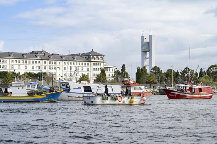 Arquivo - Varios barcos de frota artesanal tras a convocatoria de paro por parte da Federación Galega de Confrarías de Pescadores na dársena da Mariña na Coruña, Galicia (España), a 26 de marzo de 2021. O obxectivo do paro é mostrar rexeitamento an. M. Dylan - Europa Press - Arquivo / Europa Press