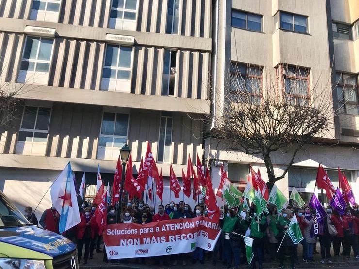 Delegados sindicais concéntranse ante o Pazo do Hórreo para rexeitar os orzamentos de Sanidade para 2022 