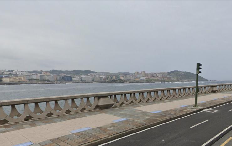 Liña de costa da Coruña, á altura do Domus / Google Maps.