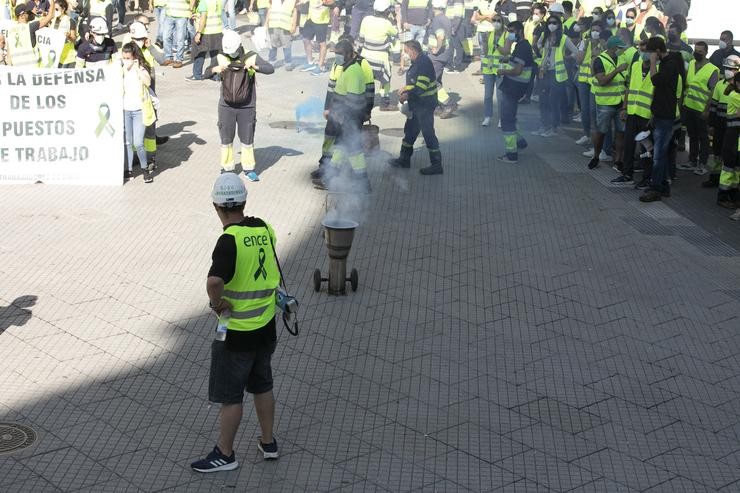Arquivo - Varios traballadores de Ence percorren as rúas para protestar contra o peche da pasteira de Lourizán, a 11 de agosto de 2021, en Pontevedra, Galicia (España). Os empregados manifestáronse polo peche da pasteira de Lourizán tras a. Beatriz Ciscar - Europa Press - Arquivo 