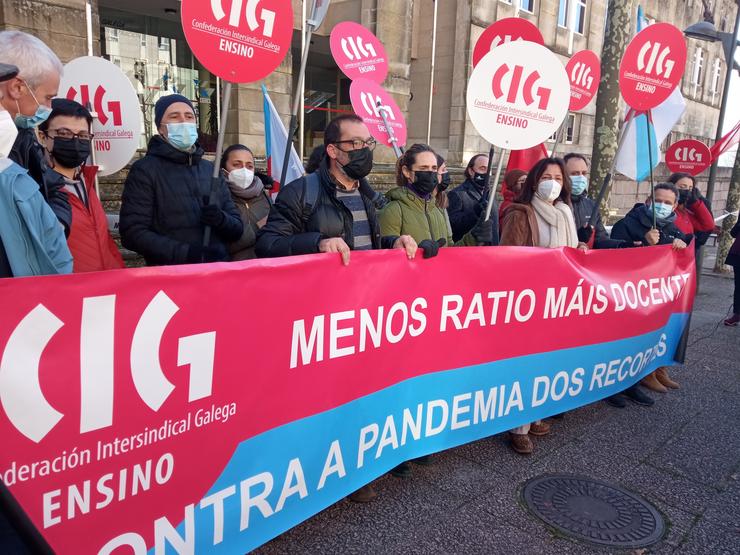 Concentración de CIG-Ensino ante a EGAP en Santiago, coincidindo coa mesa sectorial de Educación 