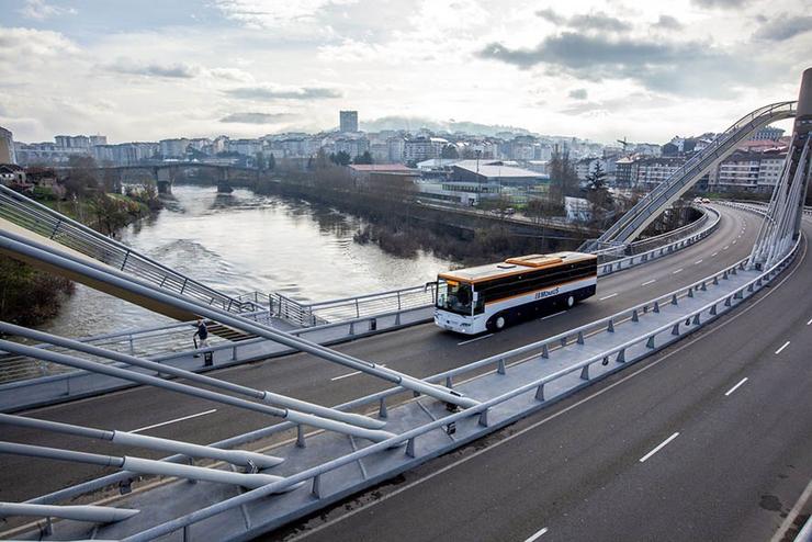 Arquivo - Autobús da compañía Monbus, en Ourense.. MONBUS - Arquivo / Europa Press