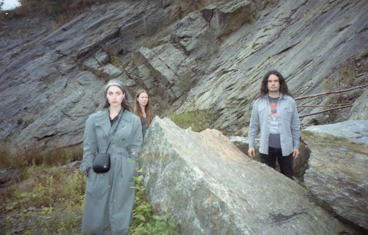 Kali Malone con Stephen O'Malley y Linda Railton.
