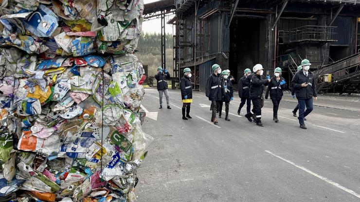 A conselleira de Medio Ambiente, Anxos Vázquez, acompaña a unha delegación de senadores franceses nunha visita á planta de Sogama. CONSELLERÍA DE MEDIO AMBIENTE 