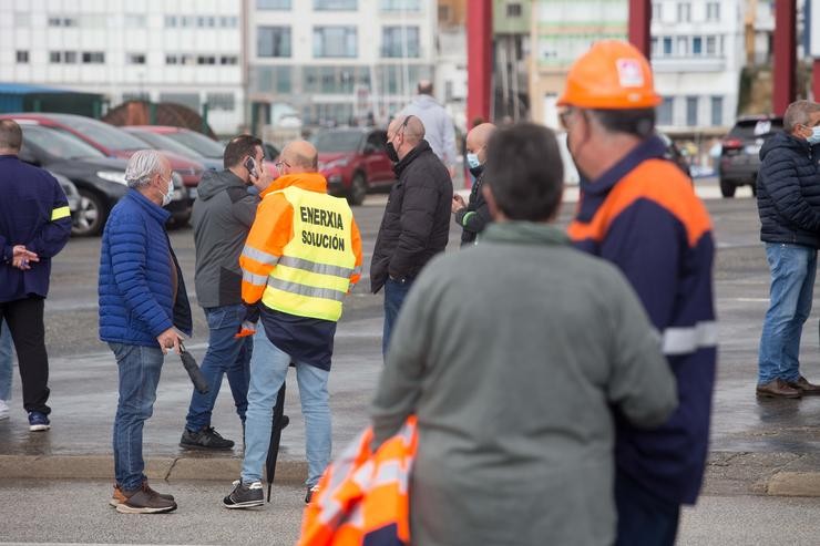 Arquivo - Empregados de Alcoa, tras finalizar unha caravana de vehículos de traballadores da empresa, a 31 de outubro de 2021, en Burela, Lugo Galicia (España). O comité de Alcoa en San Cibrao, en Cervo (Lugo), convoca esta caravana baixo a lema 