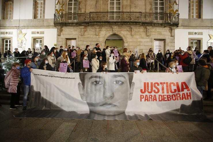 Varias persoas nunha concentración para pedir que o asasinato de Déborah Fernández "non quede impune", no Museo MARCO, a 28 de decembro de 2021, en Vigo, Pontevedra, Galicia, (España). Marta Vázquez Rodríguez - Europa Press