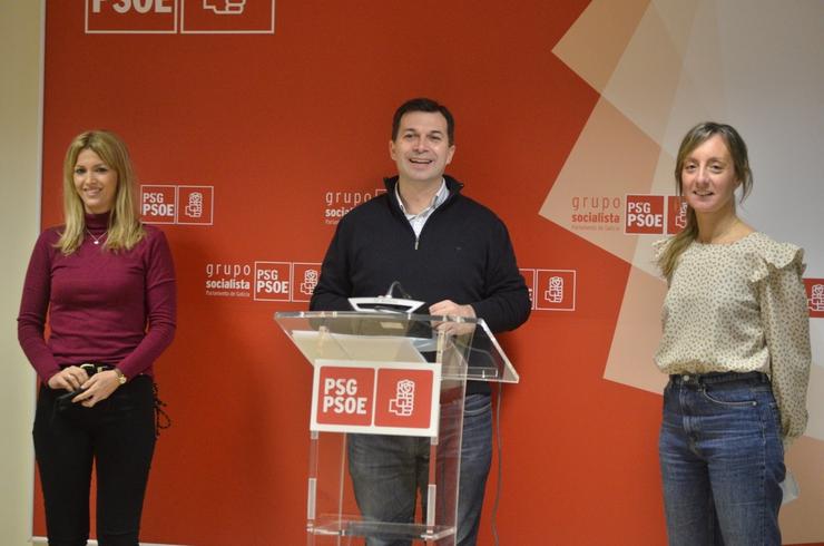 Os deputados do PSdeG Mariña Ortega, Gonzalo Caballero e Pomba Castro en rolda de prensa. PSDEG / Europa Press