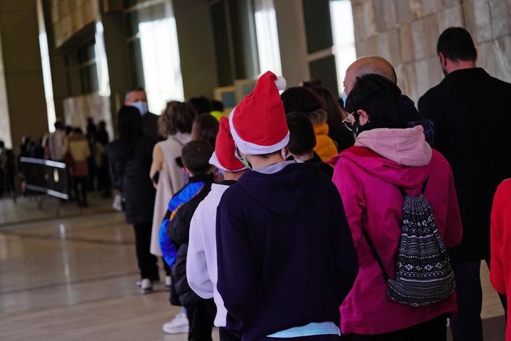 Un grupo de nenos acode a recibir a vacina contra o Covid-19, na Cidade da Cultura, a 15 de decembro de 2021, en Santiago de Compostela. Álvaro Ballesteros - Europa Press / Europa Press