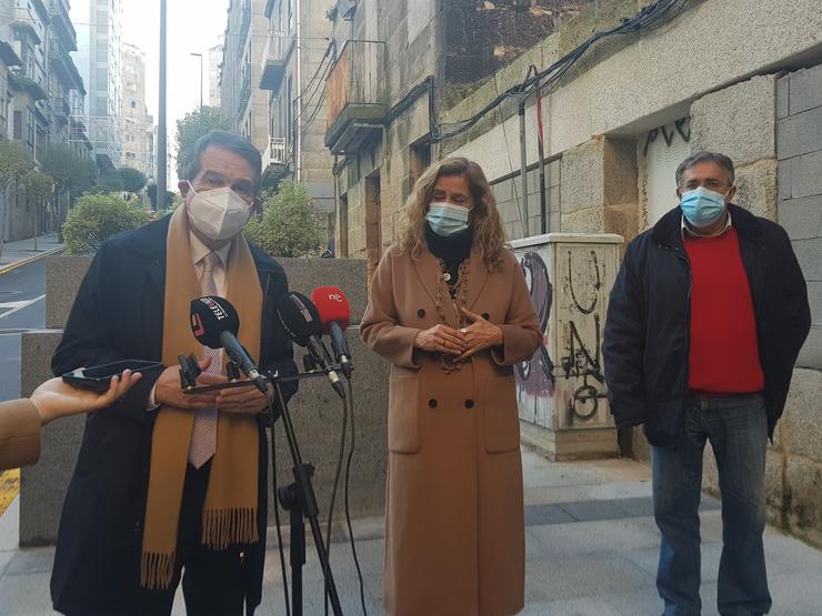 O alcalde de Vigo, Abel Caballero, a presidenta da Deputación de Pontevedra, Carmela Silva, e o concelleiro de Fomento, Javier Pardo, durante a inauguración da remodelación da avenida Taboada Leal / Europa Press