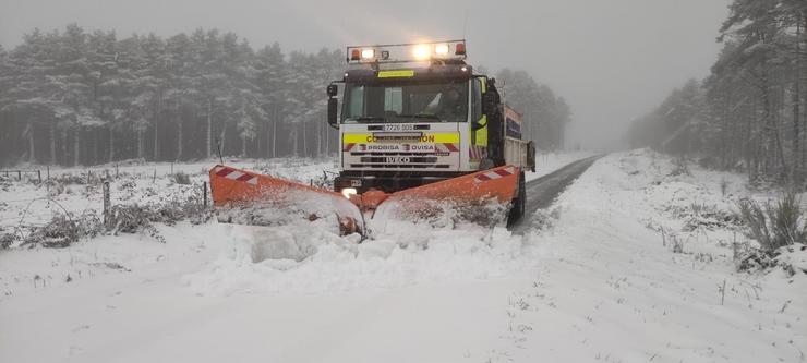 Actuación  do dispositivo por neve da Deputación de Lugo. DEPUTACIÓN DE LUGO / Europa Press