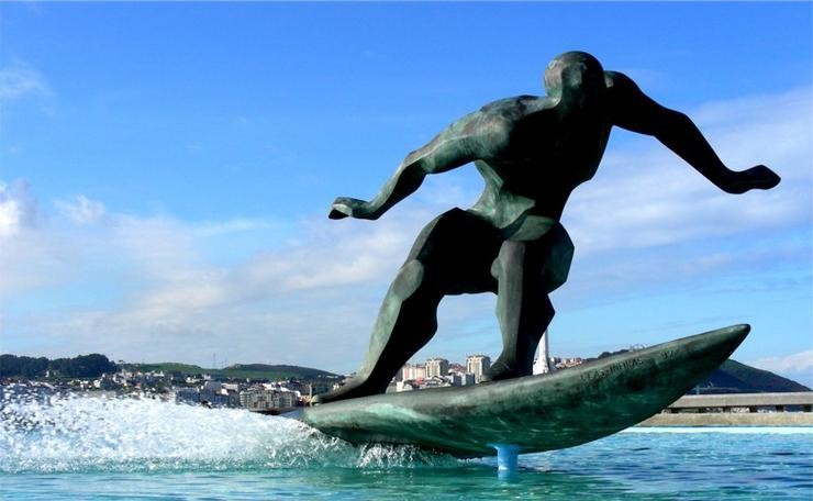 Escultura sobre o surf na Coruña/Wikipedia