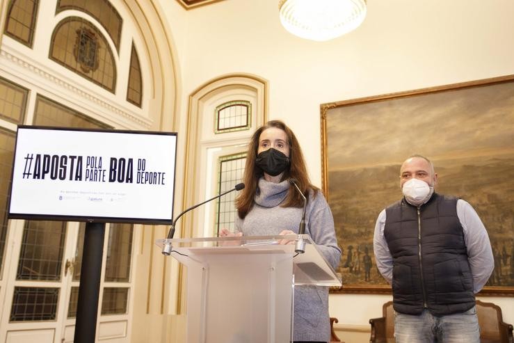 A concelleira de Benestar Social da Coruña, Yoya Neira, presenta unha campaña de concienciación sobre a adicción ás apostas deportivas. ANDY PEREZ 
