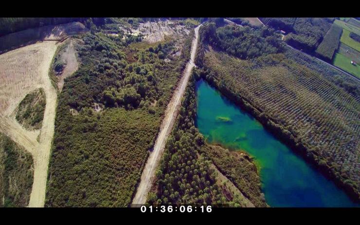 Imaxe a vista de paxaro do lugar no que foron enterrados centos de vacas en Mesía durante o Nadal do ano 2000 