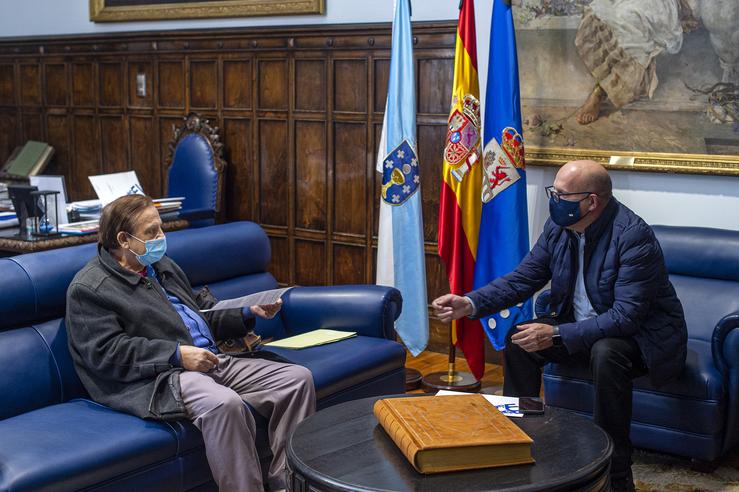 Deputación De Ourense Doazón Dá Biblioteca Temática De José Paz. DEPUTACIÓN DE OURENSE 
